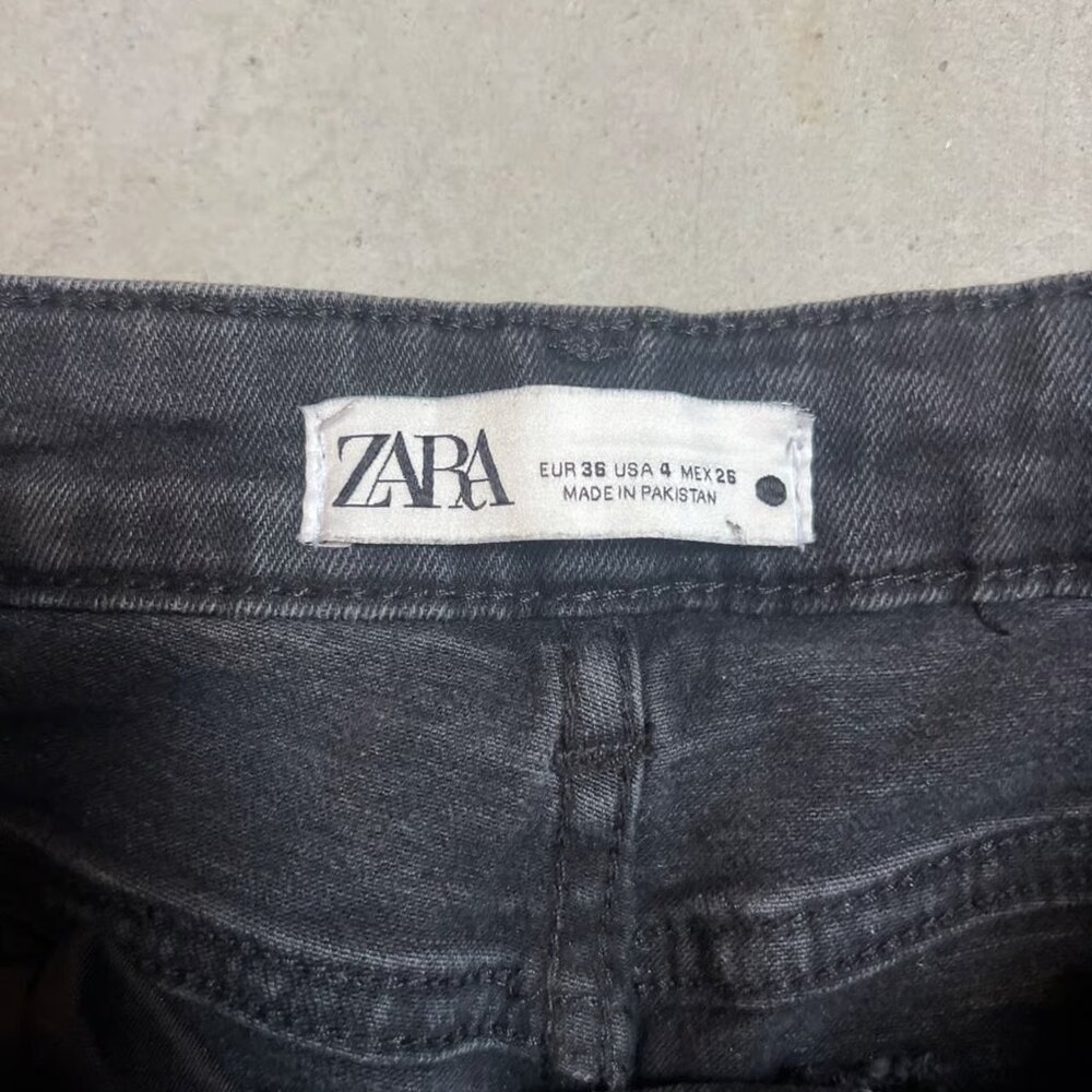 NWOT Zara Women’s‎ Low Rise Flare Black Denim Jeans Size 4 - Picture 2 of 3